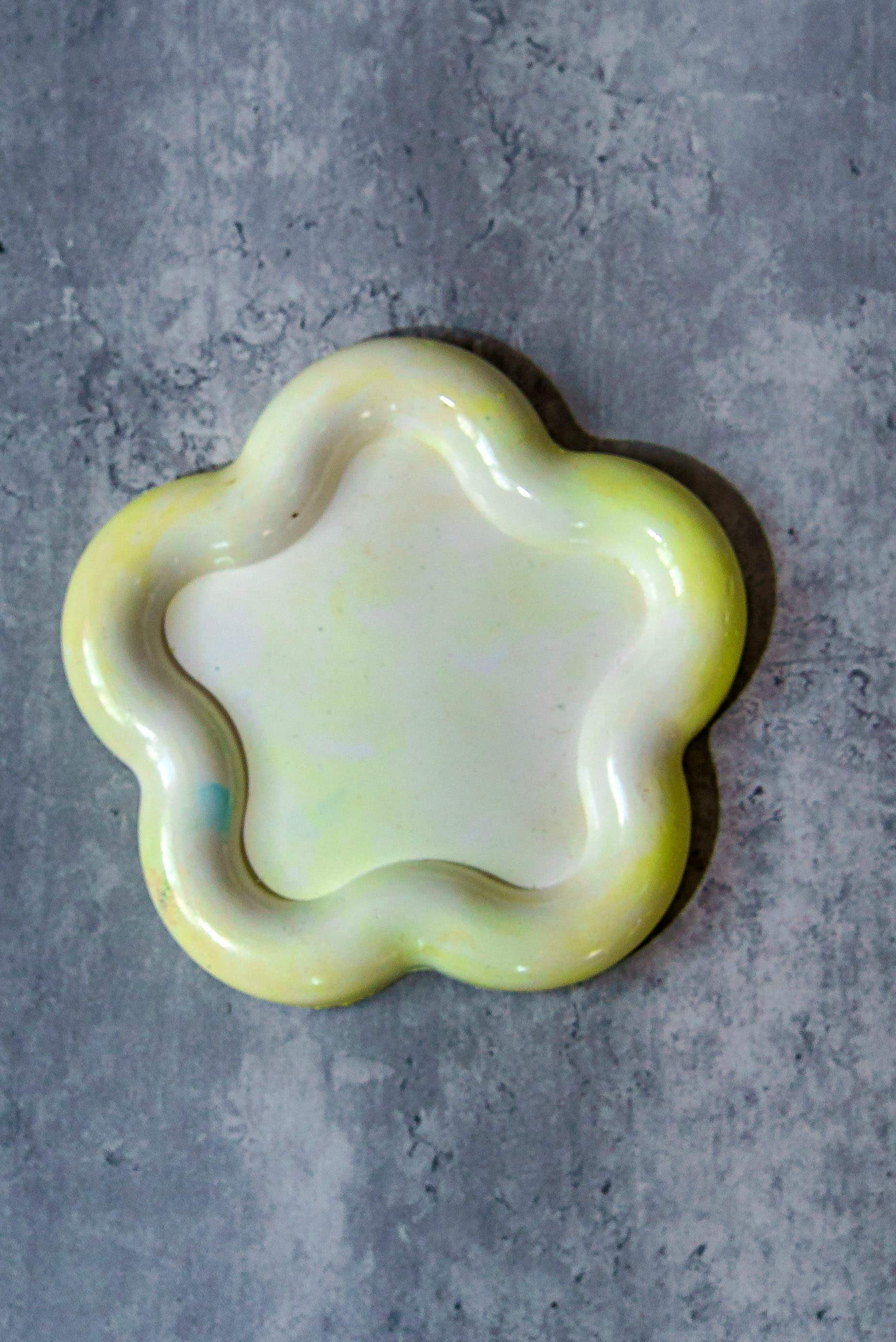 Buttercup — Yellow Flower Tray